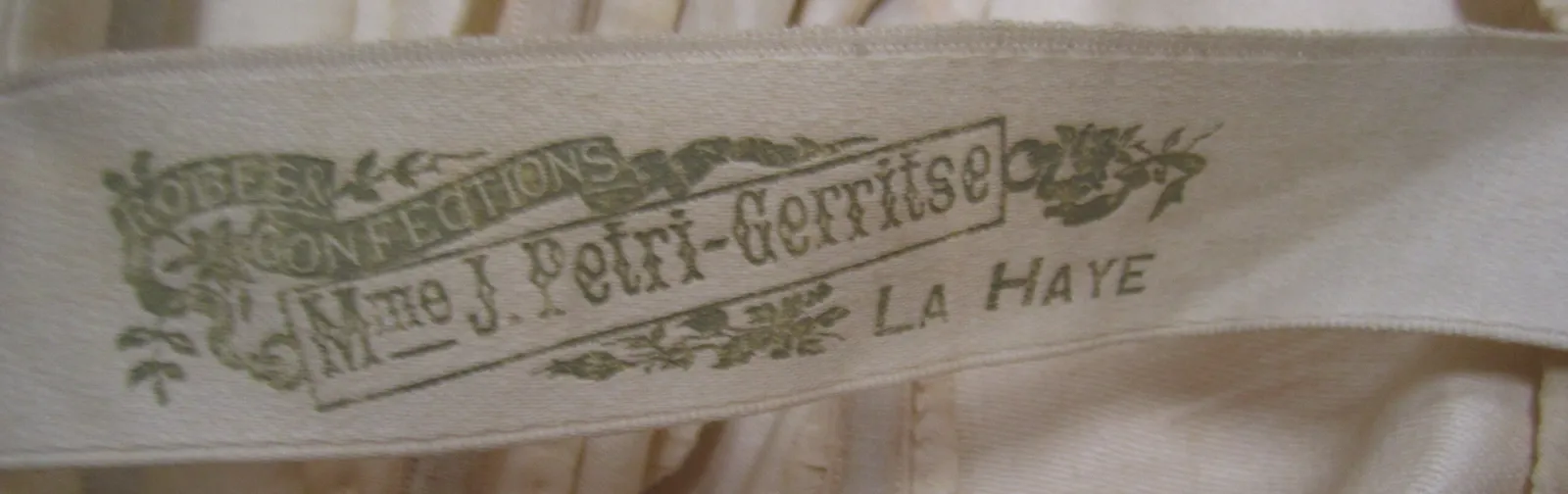 Label van Madame J. Petri-Gerritse