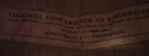 Label van Vakschool voor Vrouwen- en Kinderkleeding