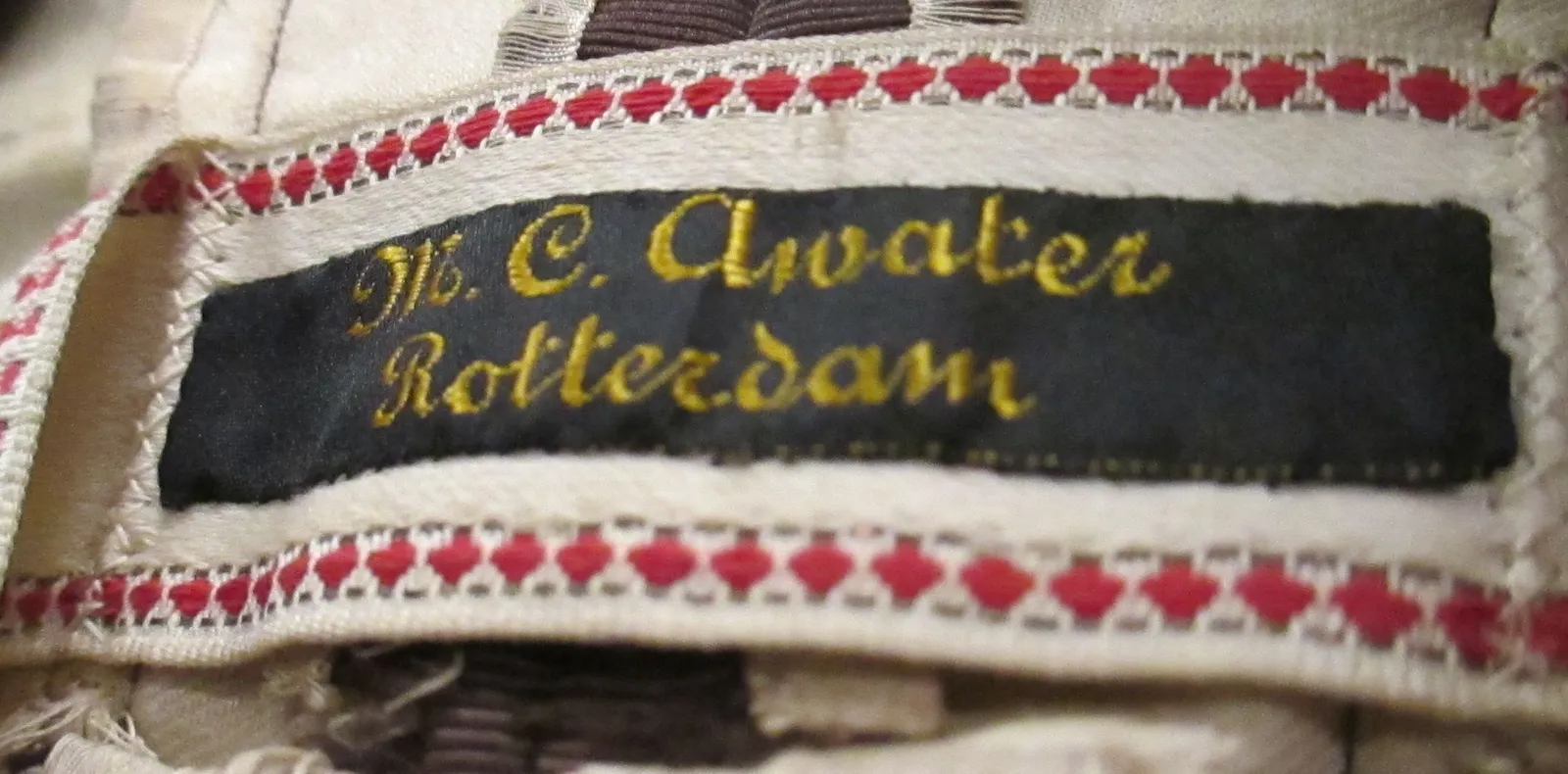 Label van M.C. Awater