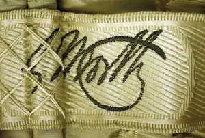 Label van House of Worth