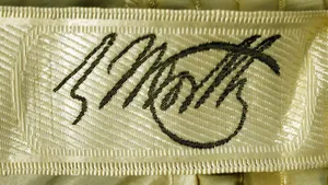 Label van House of Worth