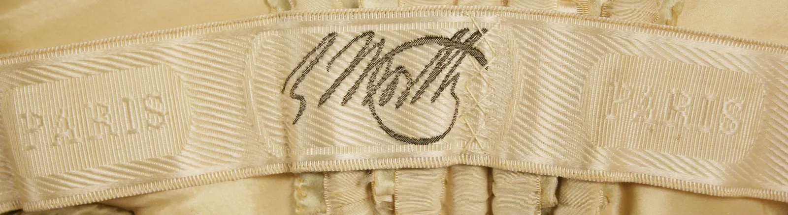 Label van House of Worth