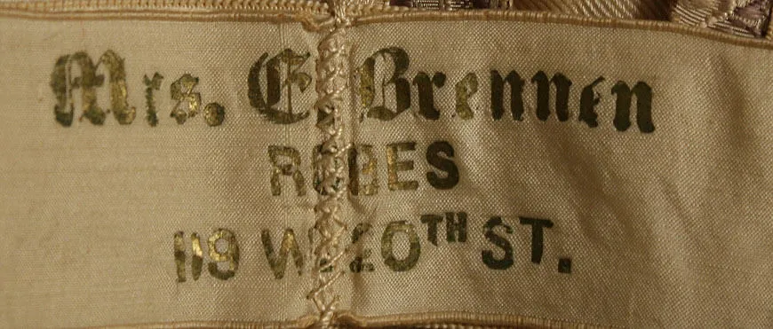 Label van Mrs. E. Brennen
