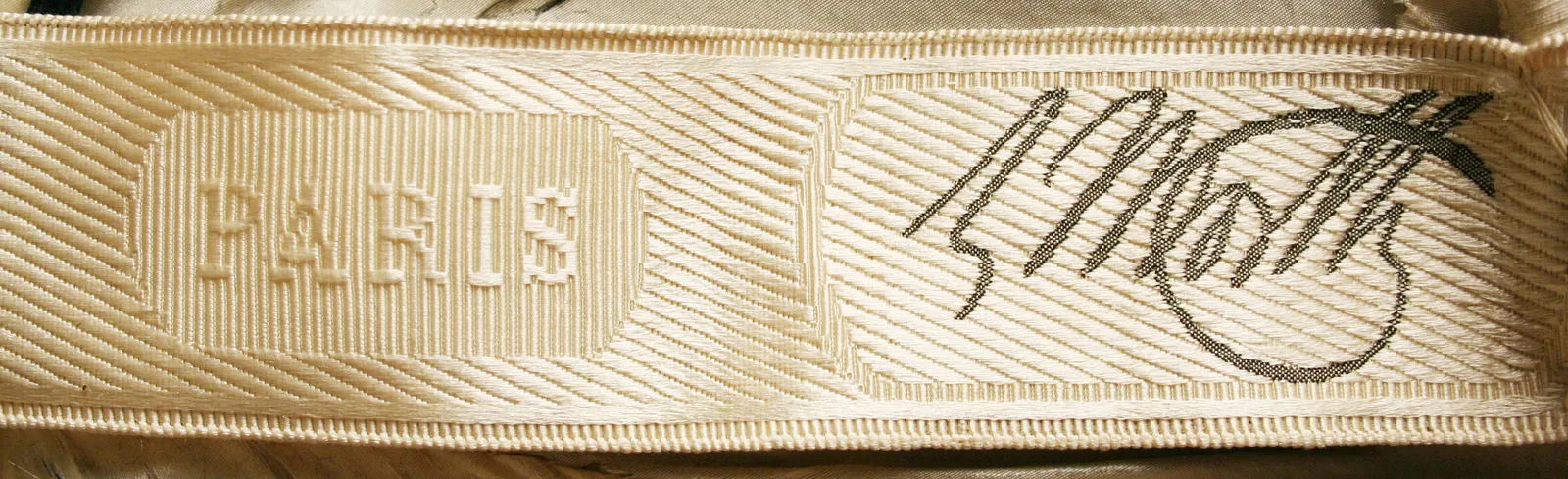 Label van House of Worth