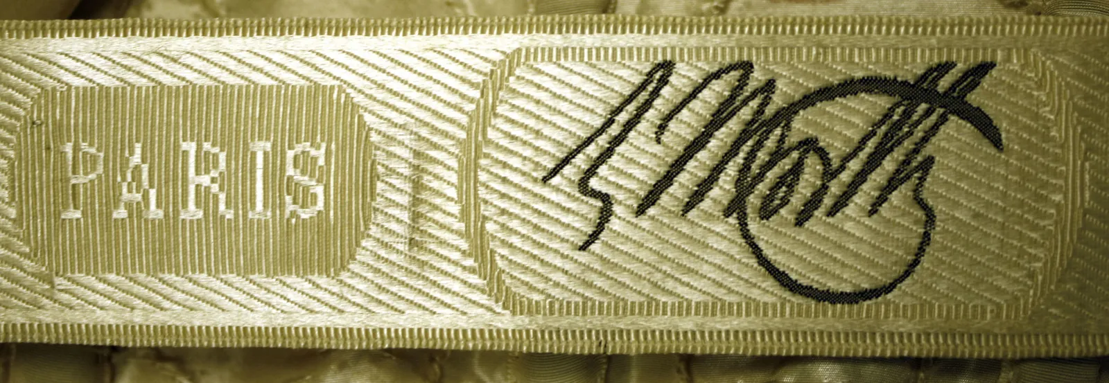 Label van House of Worth