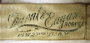 Label van Duval & Eagan, Robes