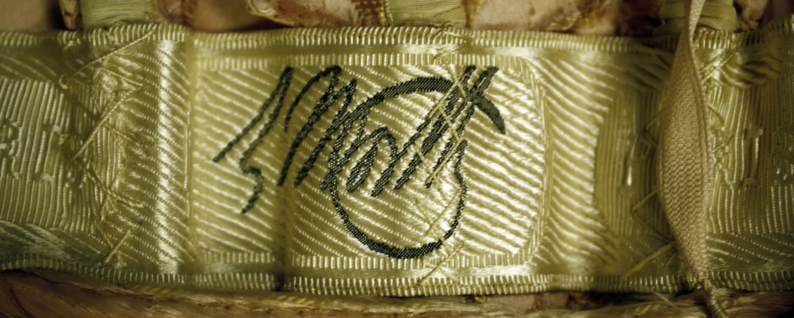 Label van House of Worth