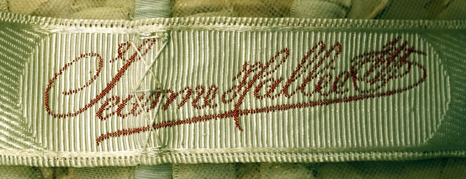 Label van Jeanne Hallée